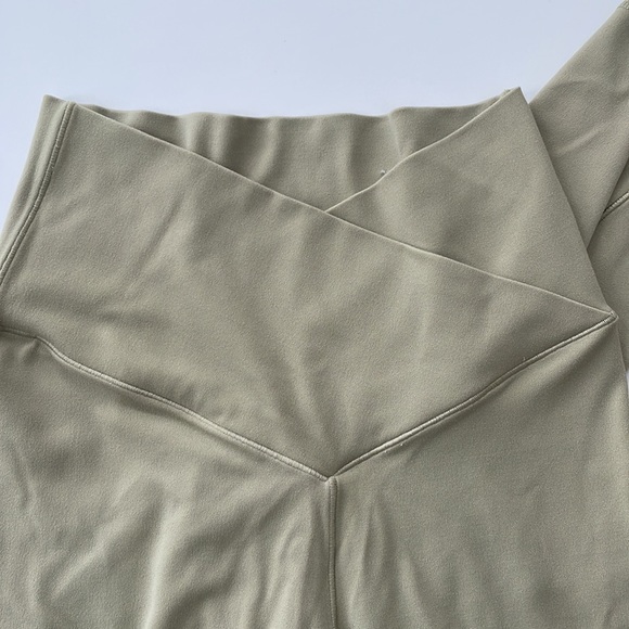 Aerie Capri Cross Over Leggings - Picture 2 of 4
